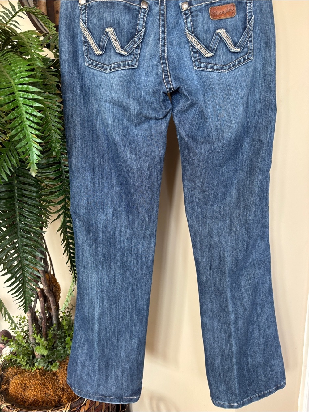 Wrangler Boot Cut Jeans Mid Blue Wash Western Denim 5-Pocket Embellished Rivets - Picture 9 of 13
